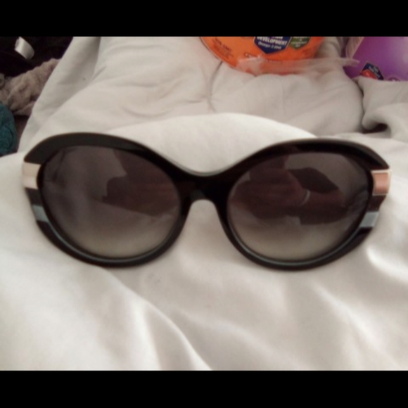 Louis Vuitton womens sunglasses - Picture 3 of 3